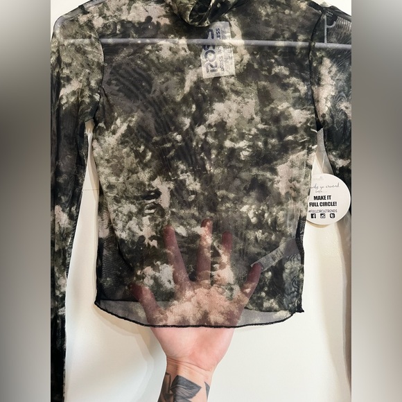 Multi Color Mesh Cropped L-Sleeve - Picture 4 of 9